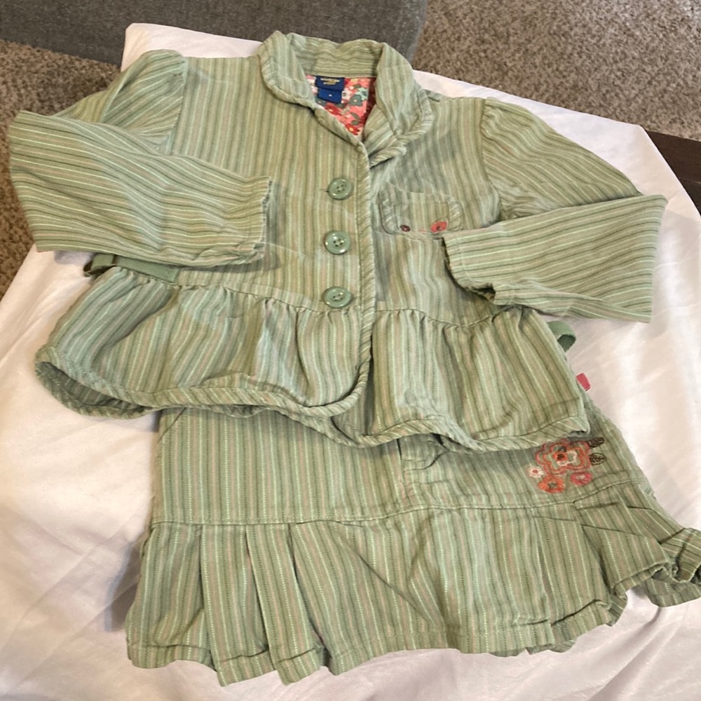 Oshkosh bgosh 2pc skort set . Jacket size 6 and skirt size 5